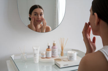 Trouver un style sans irritations : guide pour peaux délicates