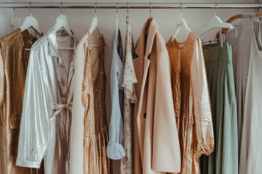 Effet métal : comment illuminer votre garde-robe éco-responsable